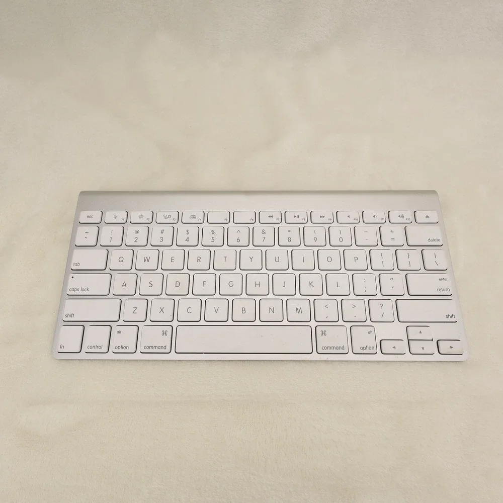 Apple A1314 Wireless Bluetooth Keyboard Silver Aluminum MC184LL/B